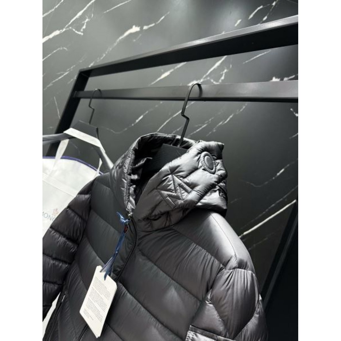  クラシック 高級 洗練された モンクレール MONCLER コピー ダウンジャケット 長持ち