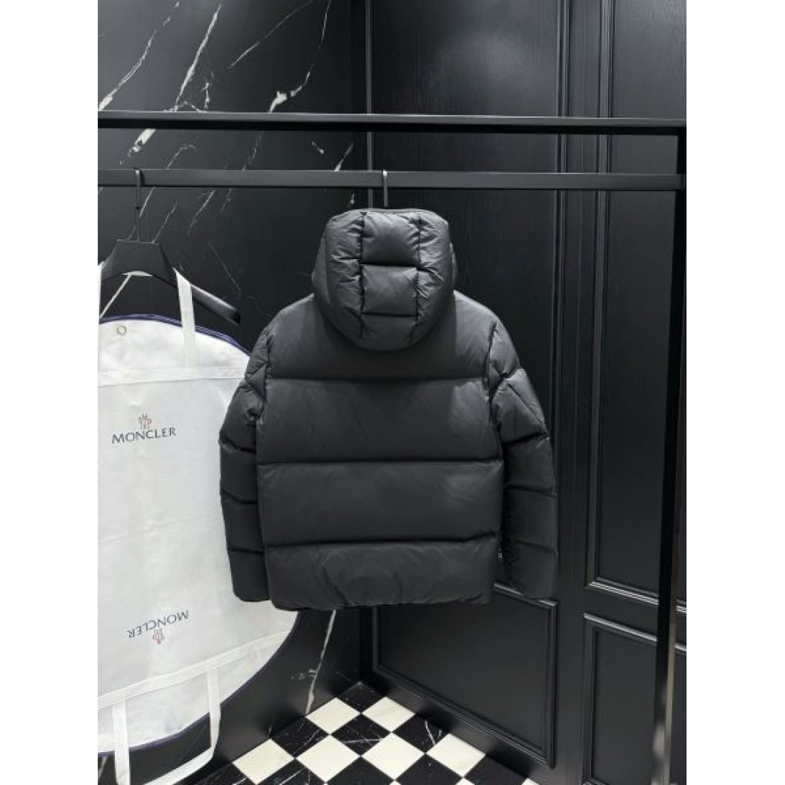 軽快 柔らかい 高品質な モンクレール MONCLER コピー ダウンジャケット 快適 