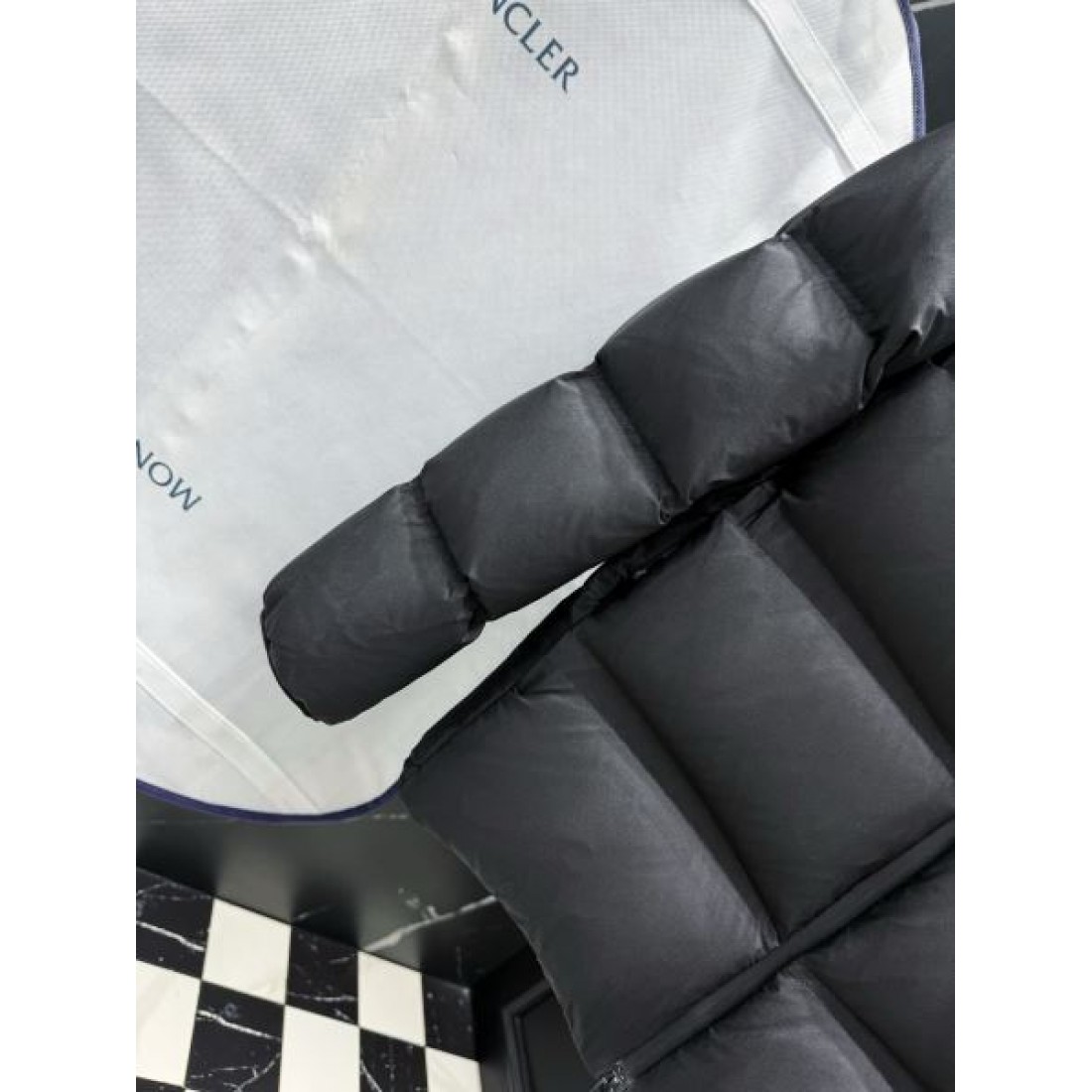 軽快 柔らかい 高品質な モンクレール MONCLER コピー ダウンジャケット 快適 