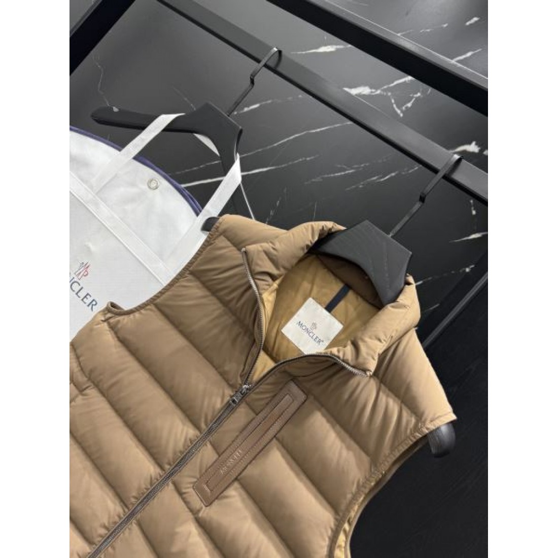 モダン 美しい 上品な モンクレール MONCLER コピー ダウンジャケット すっきり 