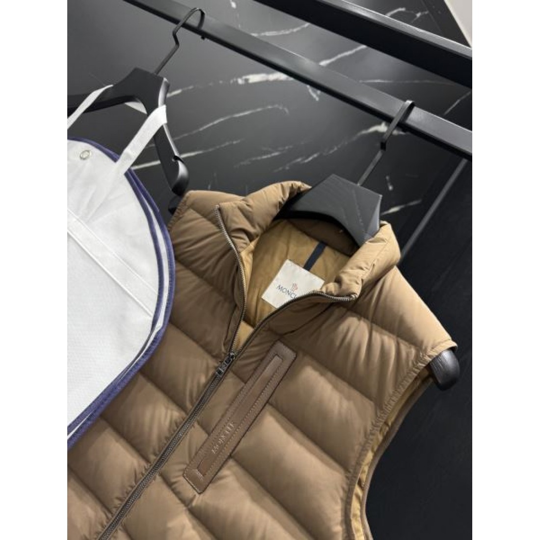 モダン 美しい 上品な モンクレール MONCLER コピー ダウンジャケット すっきり 