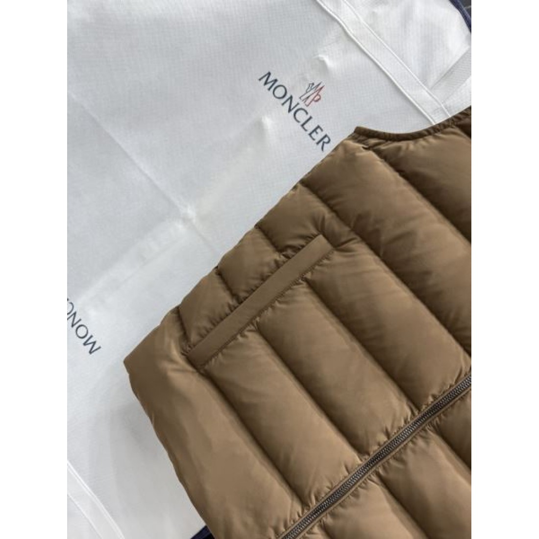 モダン 美しい 上品な モンクレール MONCLER コピー ダウンジャケット すっきり 