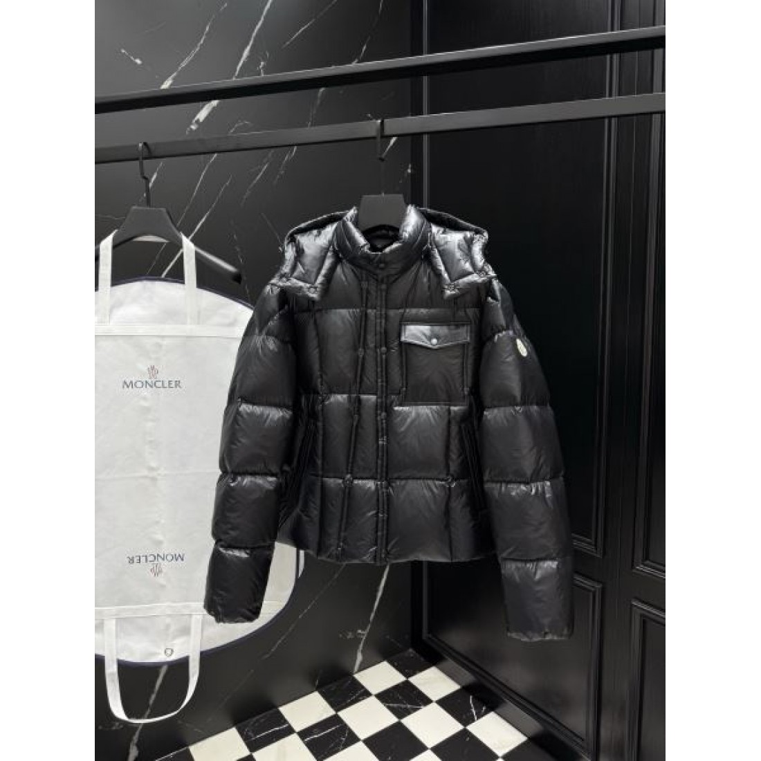 ラグジュアリー 保温性の高い 上質な モンクレール MONCLER コピー ダウンジャケット