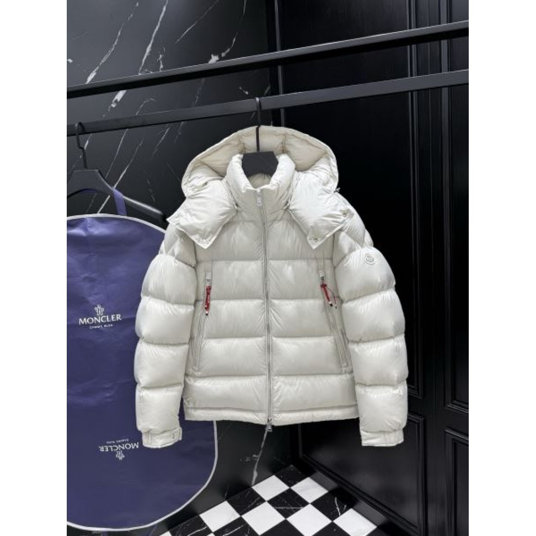 大人っぽい シンプル 高性能な モンクレール MONCLER コピー ダウンジャケット