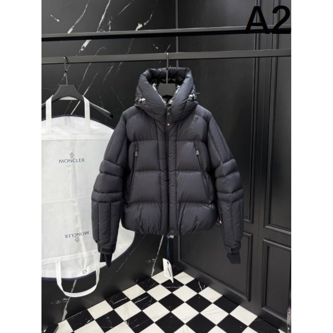 エレガント 立体的 ほどよく軽い モンクレール MONCLER コピー ダウンジャケット