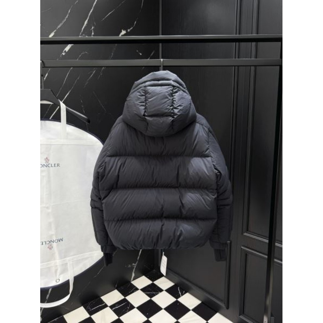 エレガント 立体的 ほどよく軽い モンクレール MONCLER コピー ダウンジャケット