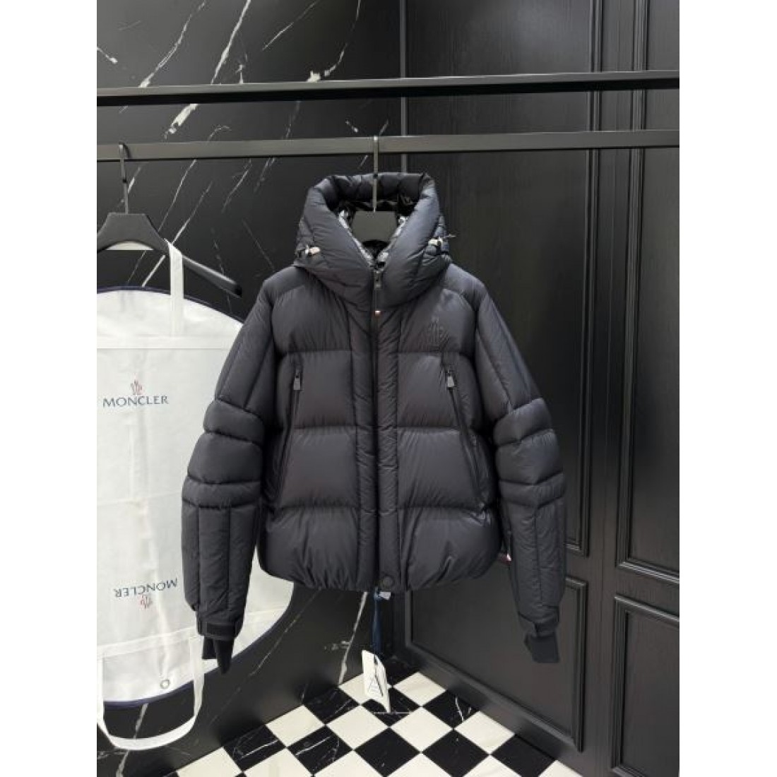 エレガント 立体的 ほどよく軽い モンクレール MONCLER コピー ダウンジャケット