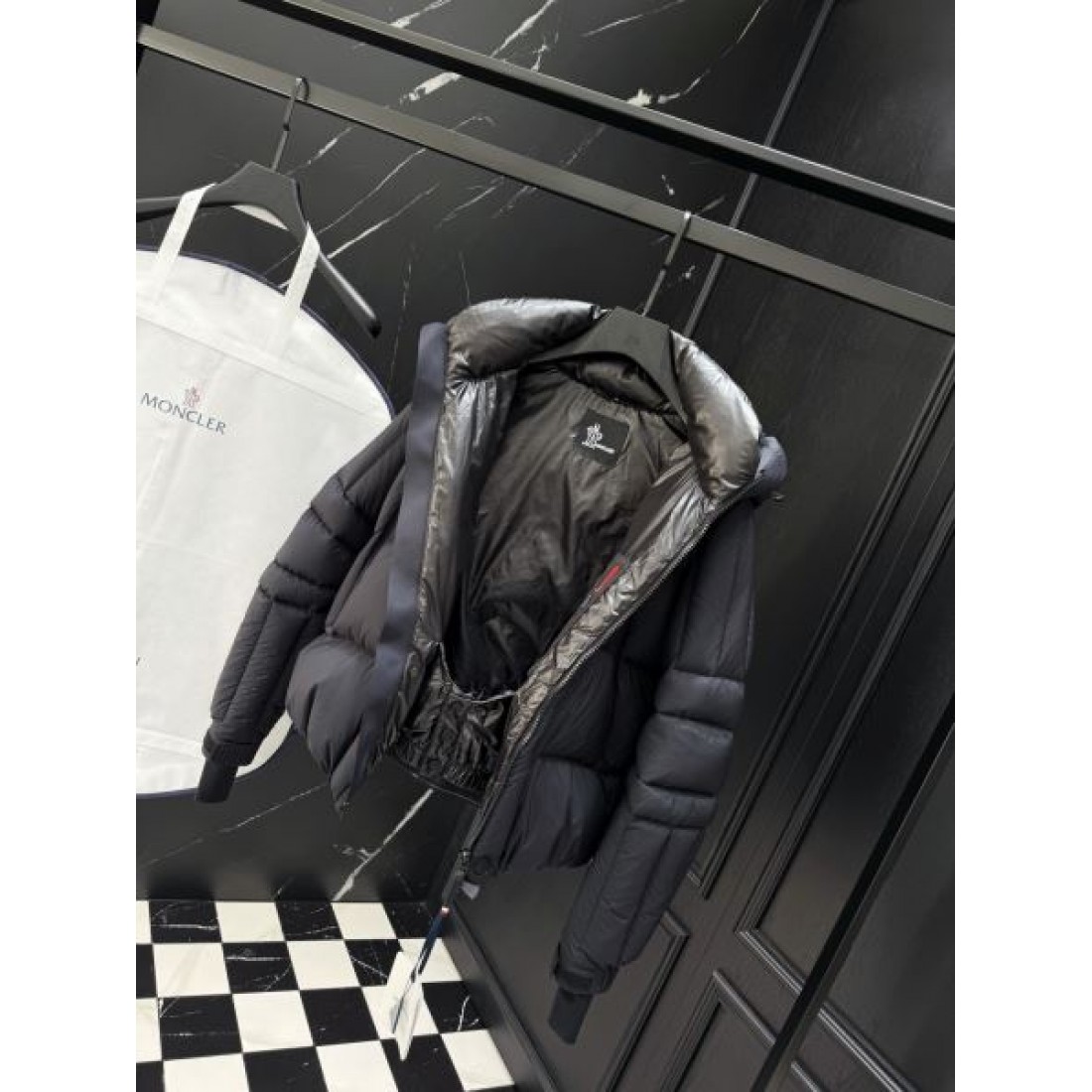 エレガント 立体的 ほどよく軽い モンクレール MONCLER コピー ダウンジャケット