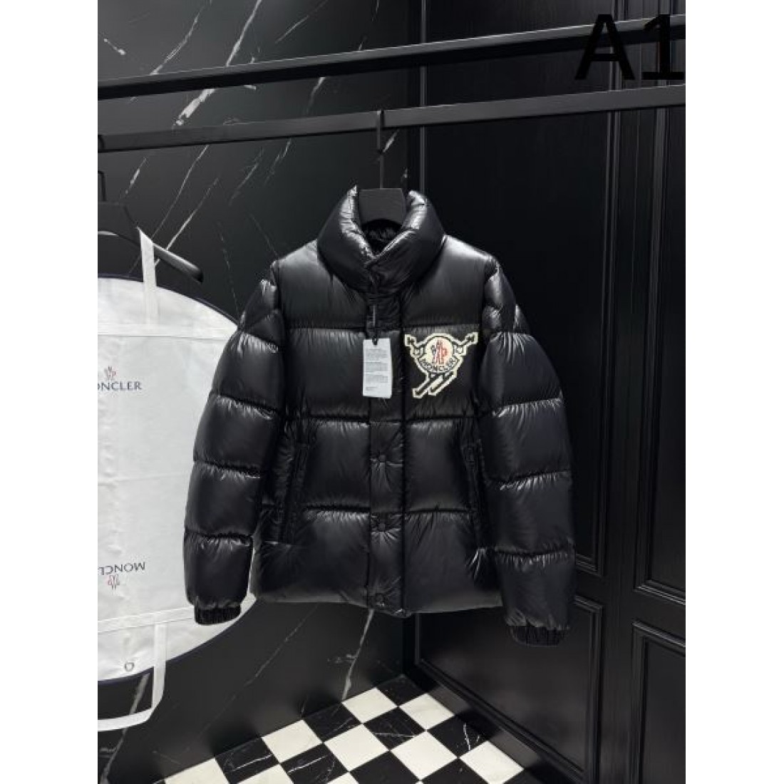 高級感のある 洗練された 暖かい モンクレール MONCLER コピー ダウンジャケット