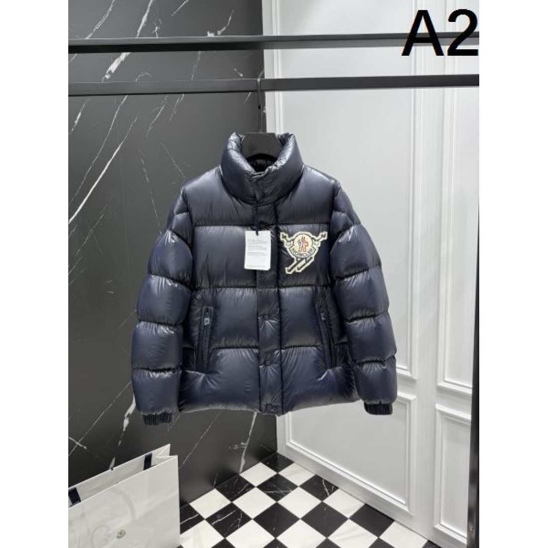 高級感のある 洗練された 暖かい モンクレール MONCLER コピー ダウンジャケット