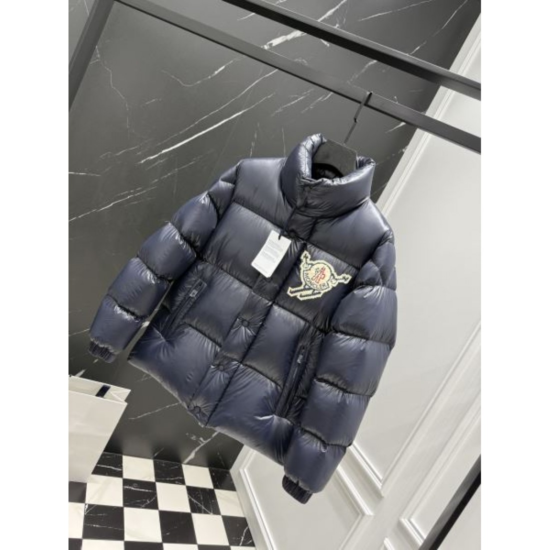 高級感のある 洗練された 暖かい モンクレール MONCLER コピー ダウンジャケット