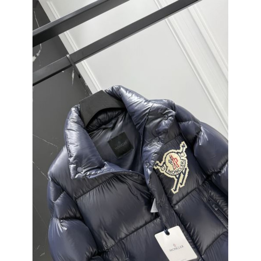 高級感のある 洗練された 暖かい モンクレール MONCLER コピー ダウンジャケット