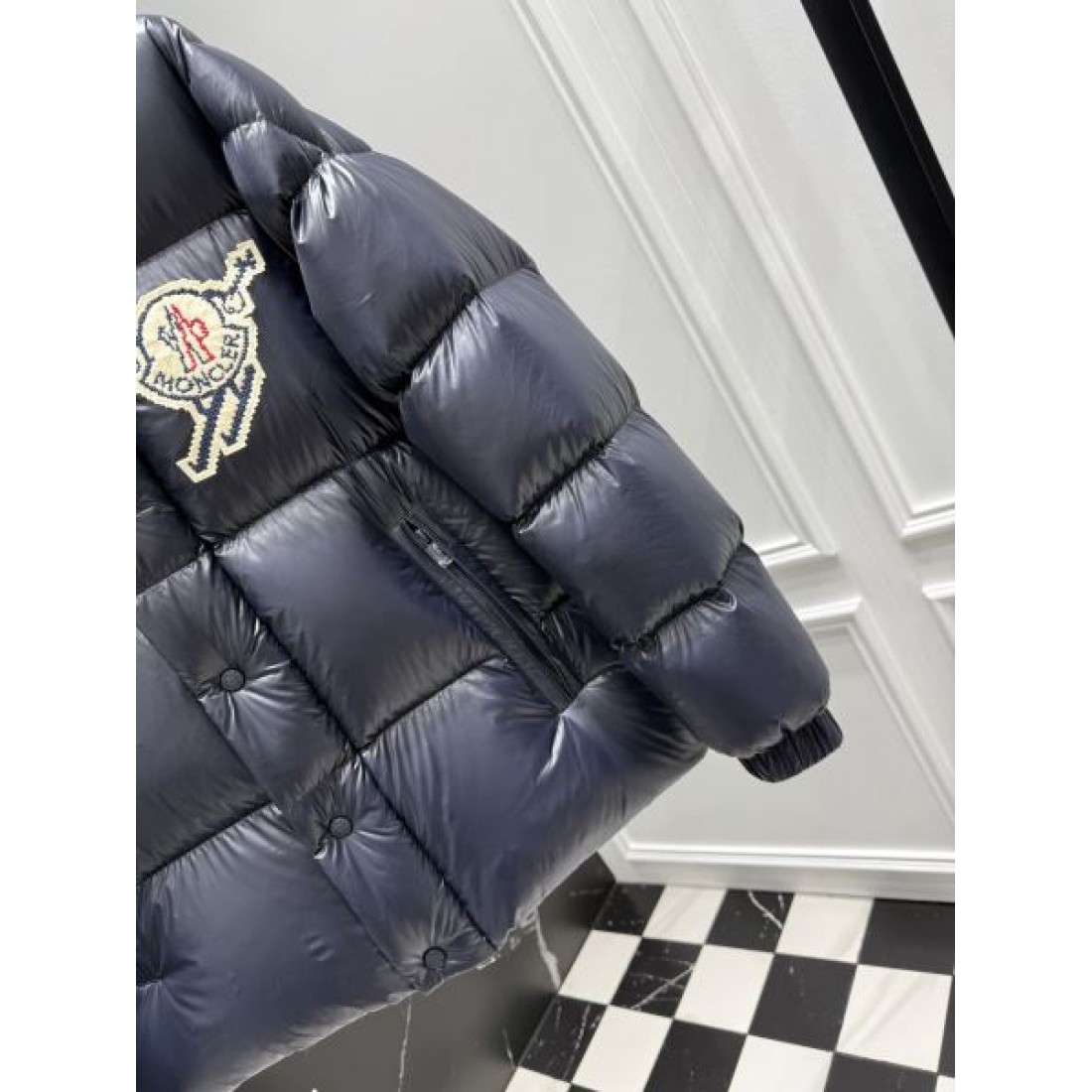 高級感のある 洗練された 暖かい モンクレール MONCLER コピー ダウンジャケット