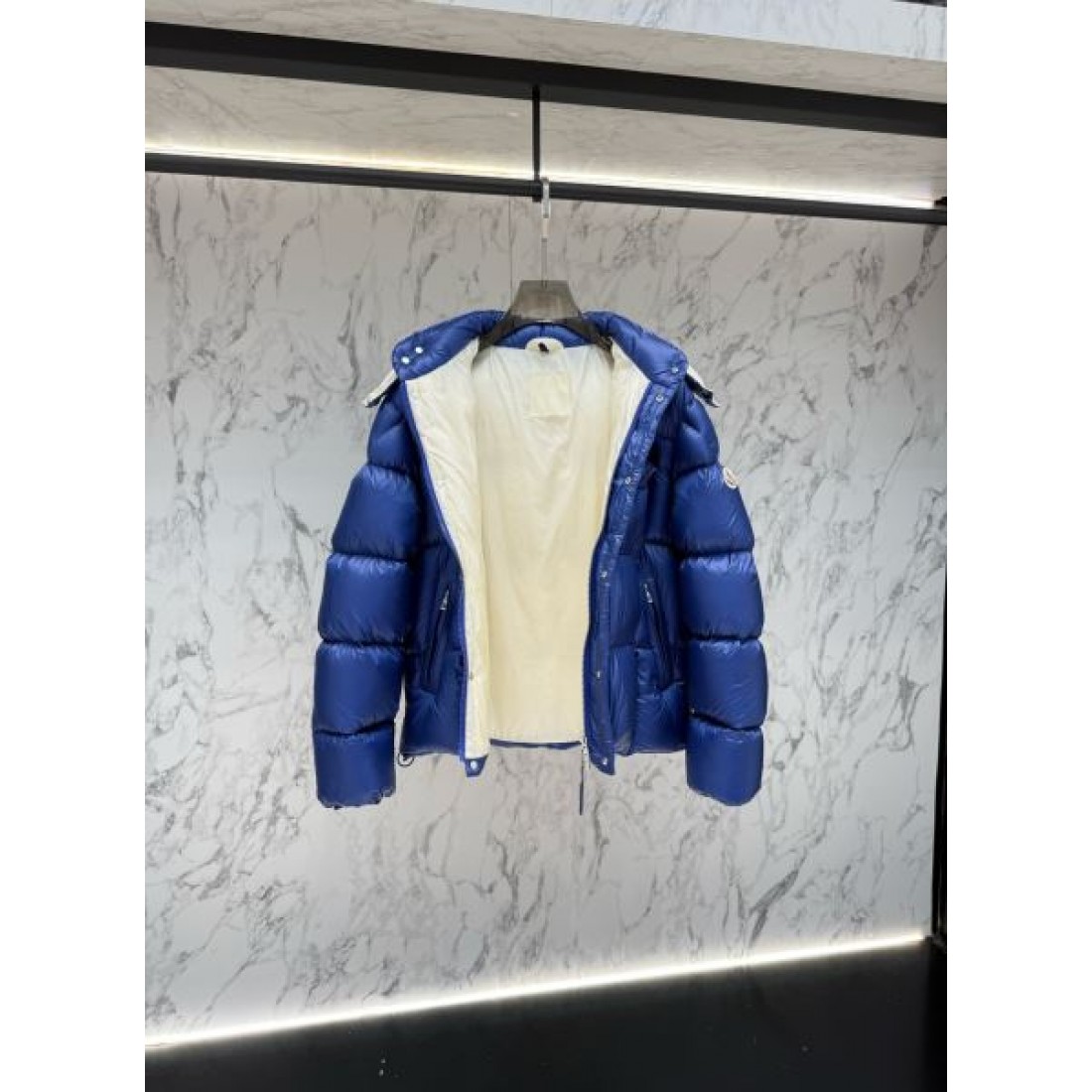  高級 保温性の高い 機能的な モンクレール MONCLER コピー ダウンジャケット 