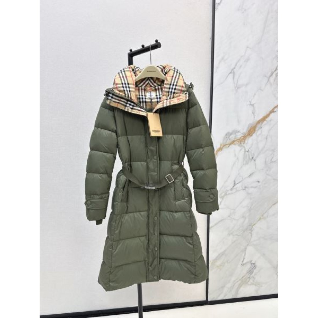 上品 モダン バーバリー BURBERRY コピー ダウンジャケット 高級 洗練