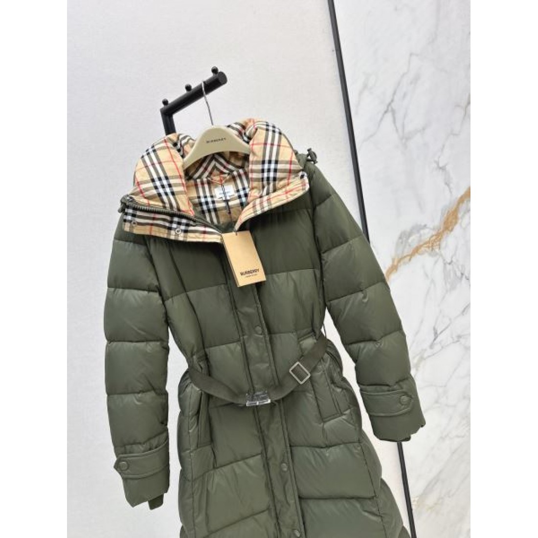上品 モダン バーバリー BURBERRY コピー ダウンジャケット 高級 洗練