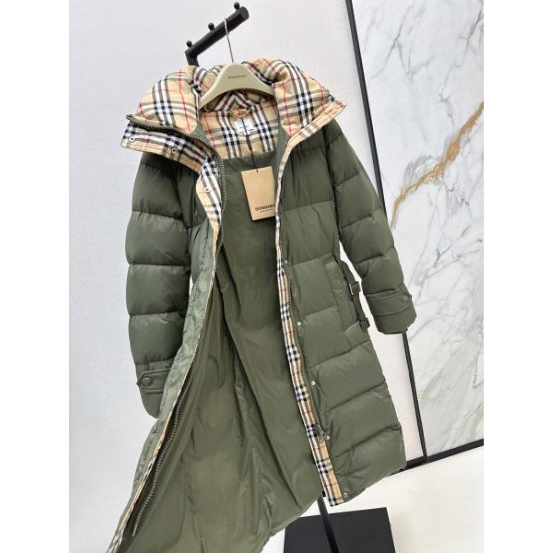 上品 モダン バーバリー BURBERRY コピー ダウンジャケット 高級 洗練