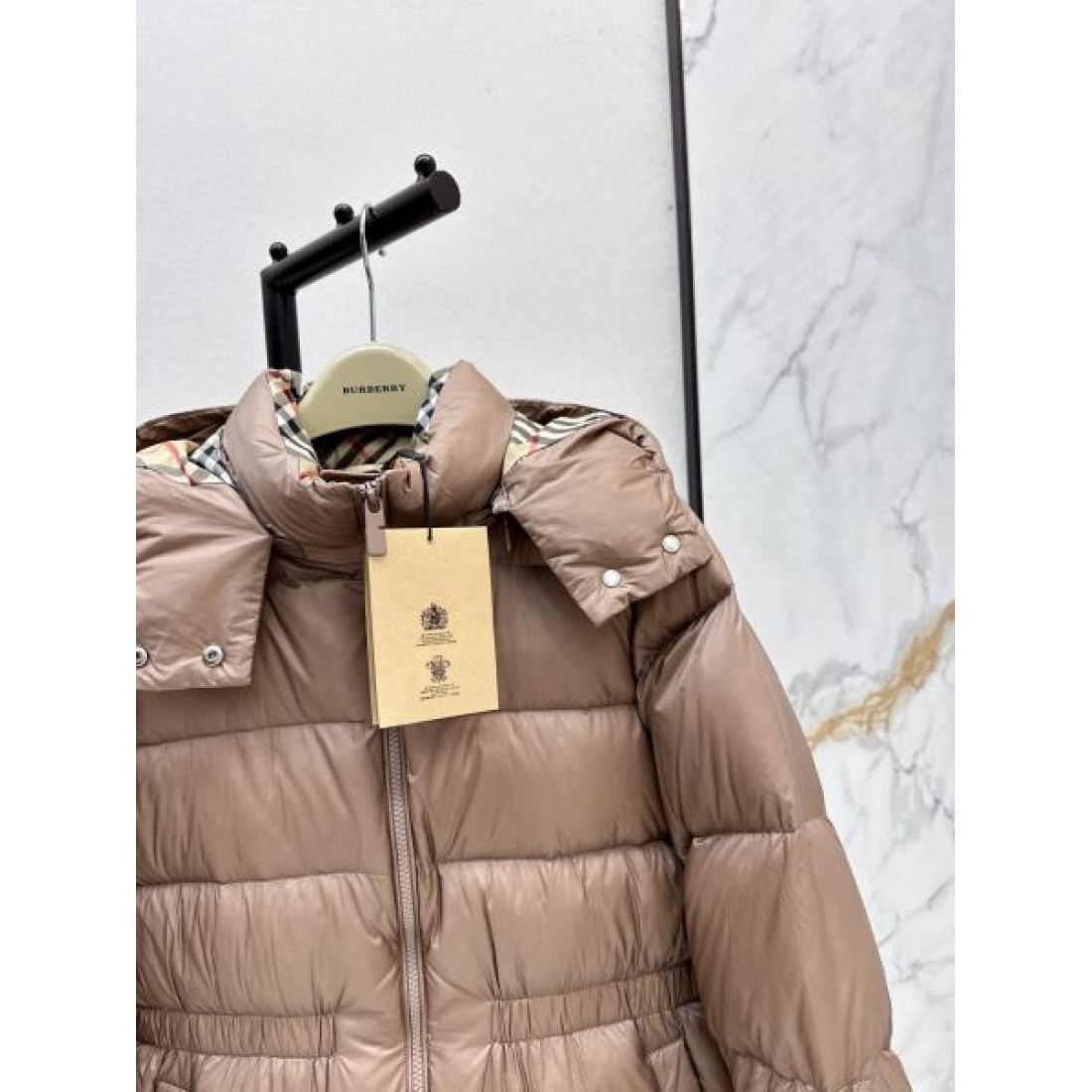 ラグジュアリー 洗練 バーバリー BURBERRY コピー ダウンジャケット エレガント 上品