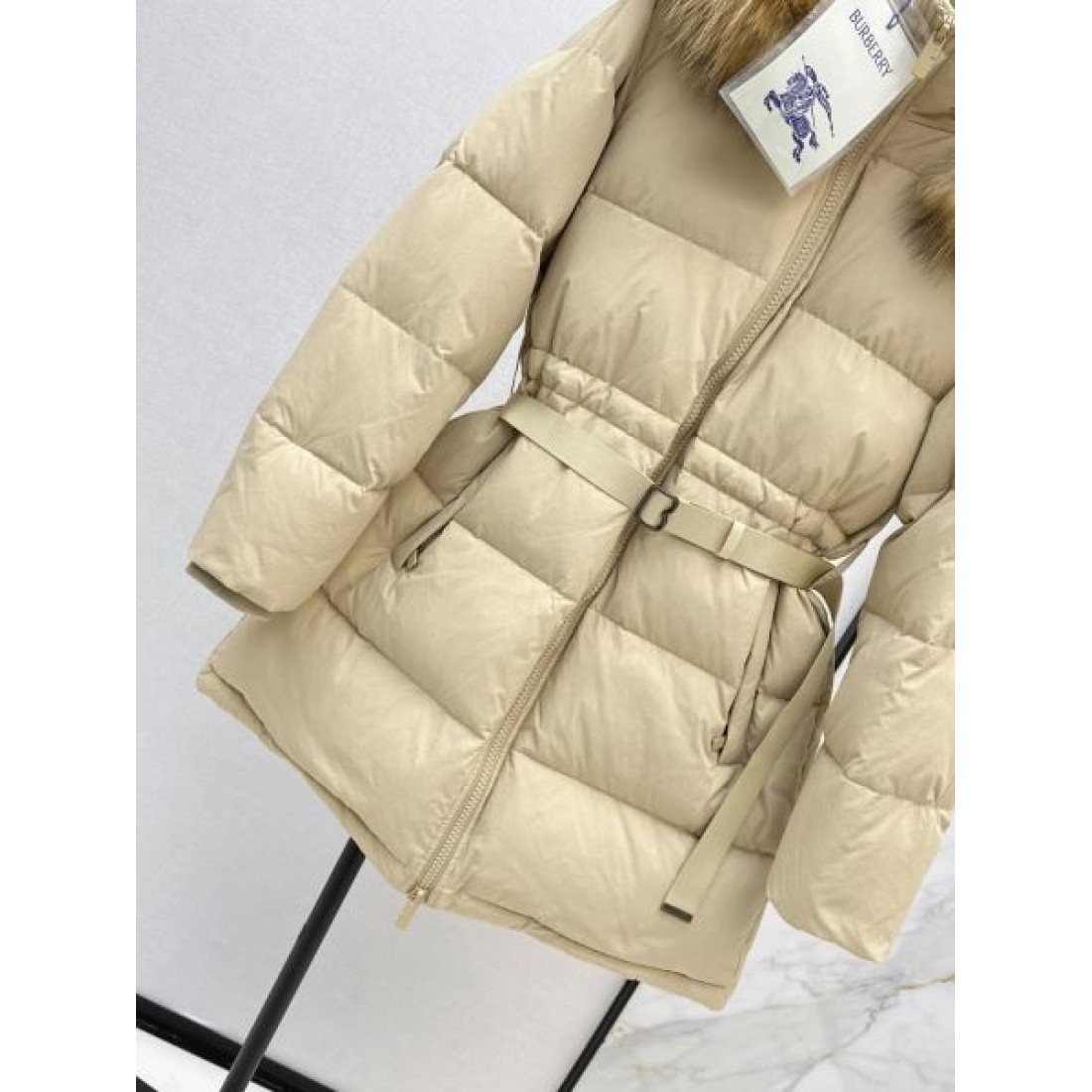 上質 クラシック バーバリー BURBERRY コピー ダウンジャケット 高級感 モダン