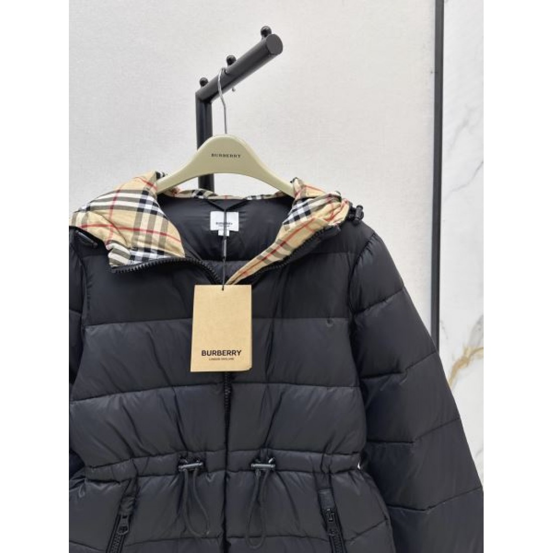 高級 エレガント バーバリー BURBERRY コピー ダウンジャケット 上品 洗練