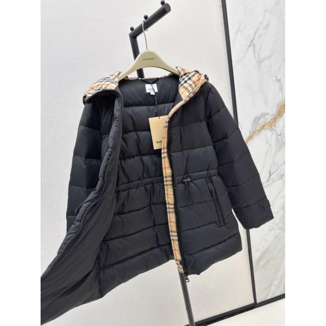 高級 エレガント バーバリー BURBERRY コピー ダウンジャケット 上品 洗練