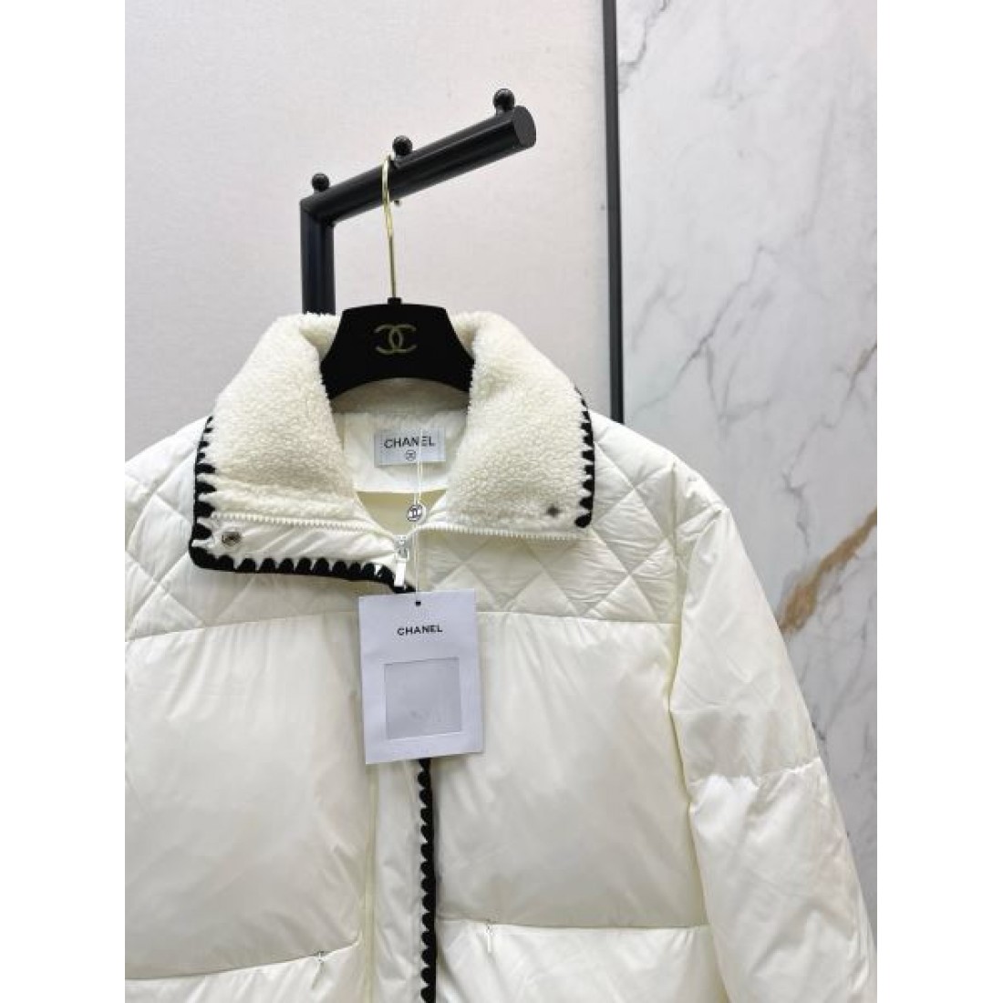 エレガント 高級 シャネル CHANEL コピー ダウンジャケット 洗練 ラグジュアリー