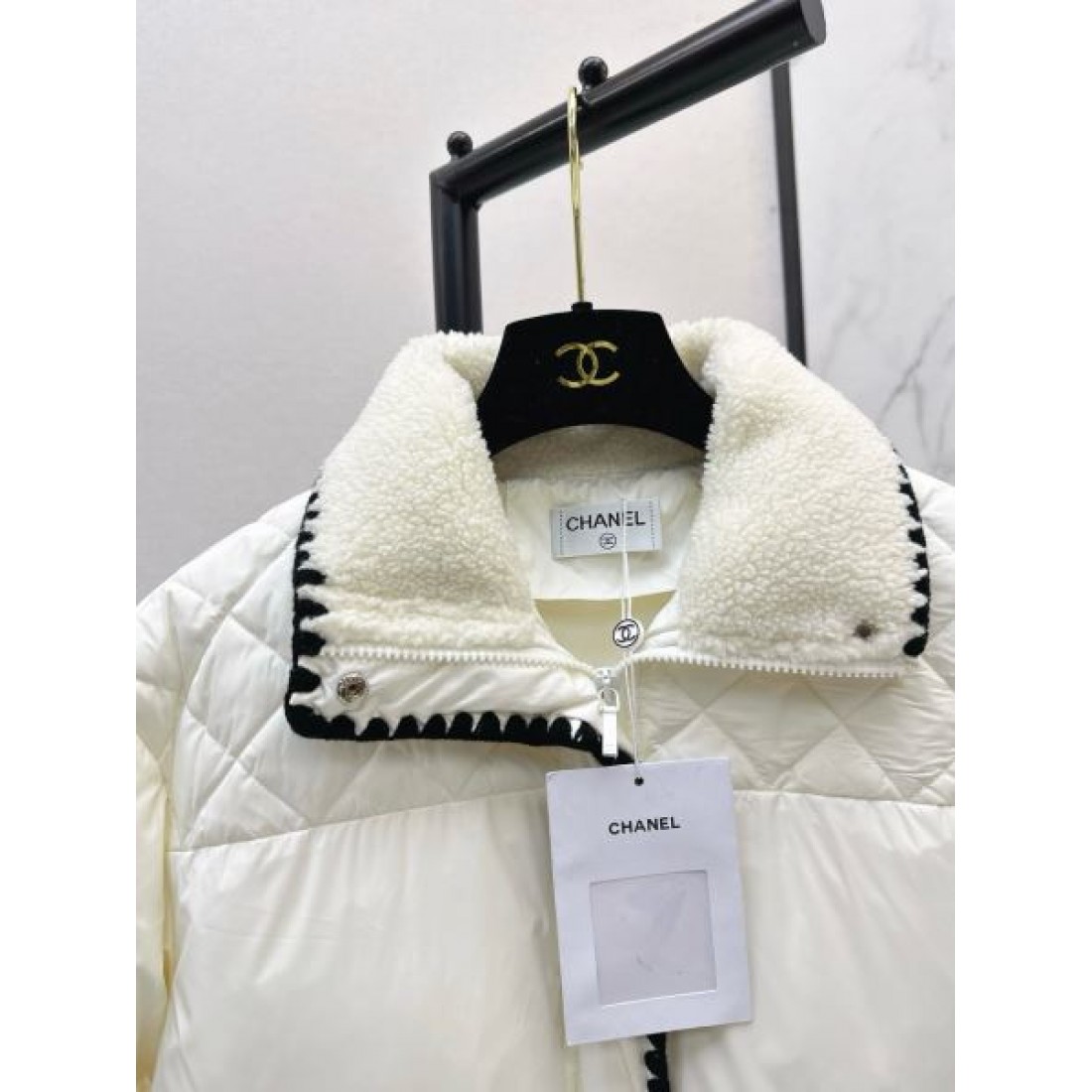 エレガント 高級 シャネル CHANEL コピー ダウンジャケット 洗練 ラグジュアリー