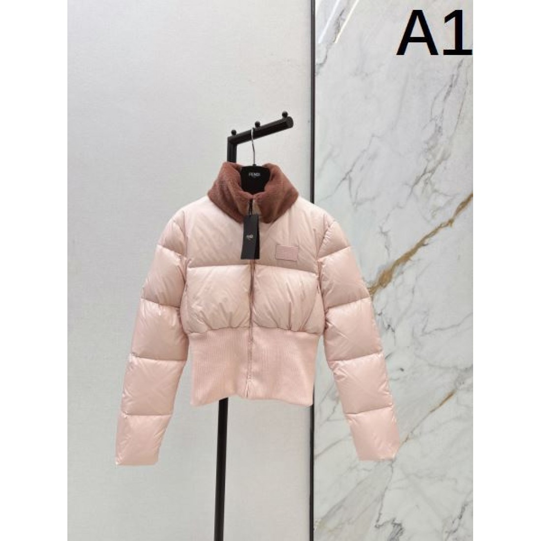 クラシック モダン フェンディ FENDI コピー ダウンジャケット スタイリッシュ 上品