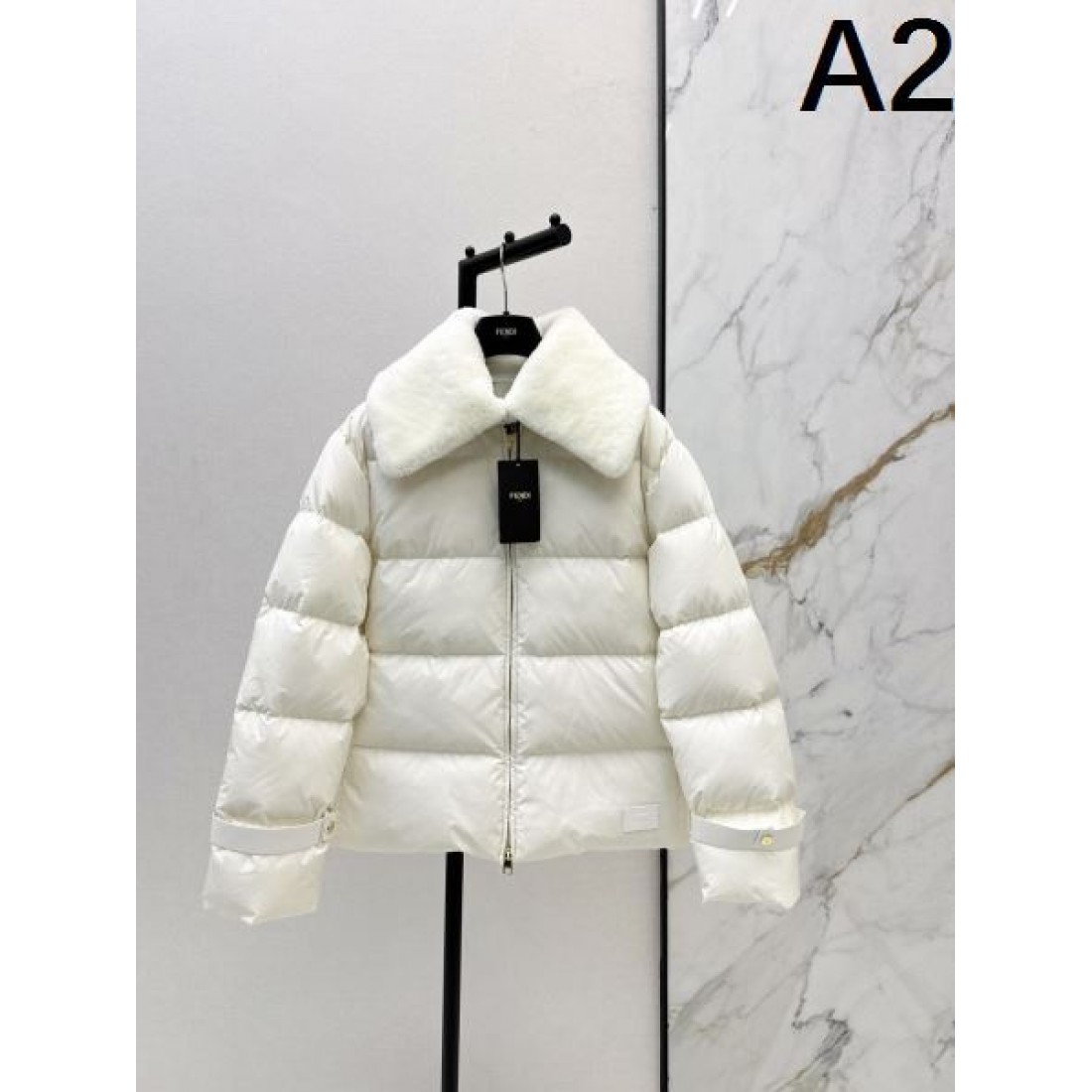 上質 ラグジュアリー フェンディ FENDI コピー ダウンジャケット 洗練 高級感