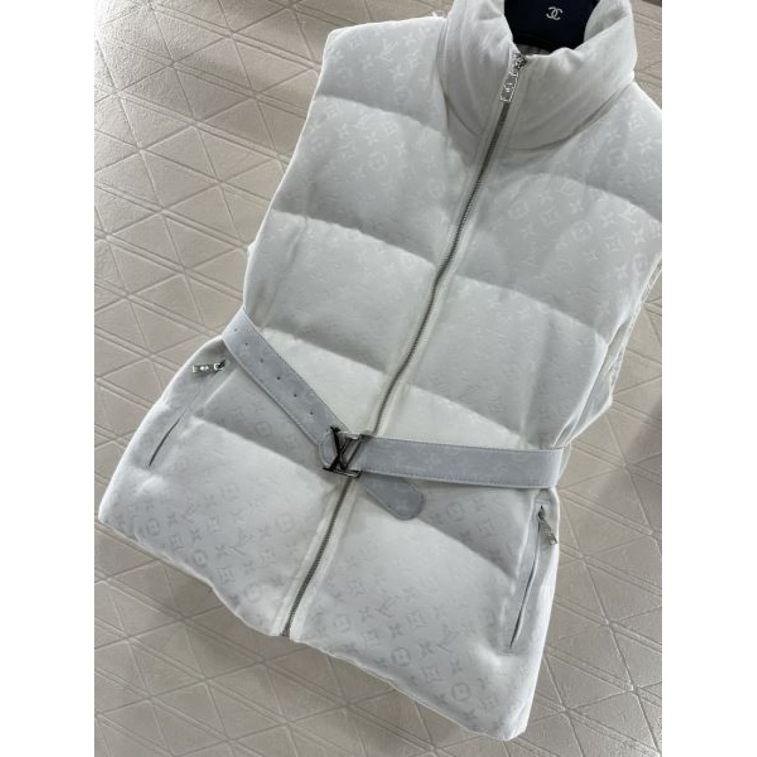 魅力的 プレミアム ルイヴィトン LOUIS VUITTON コピー ダウンジャケット 上品 エレガント