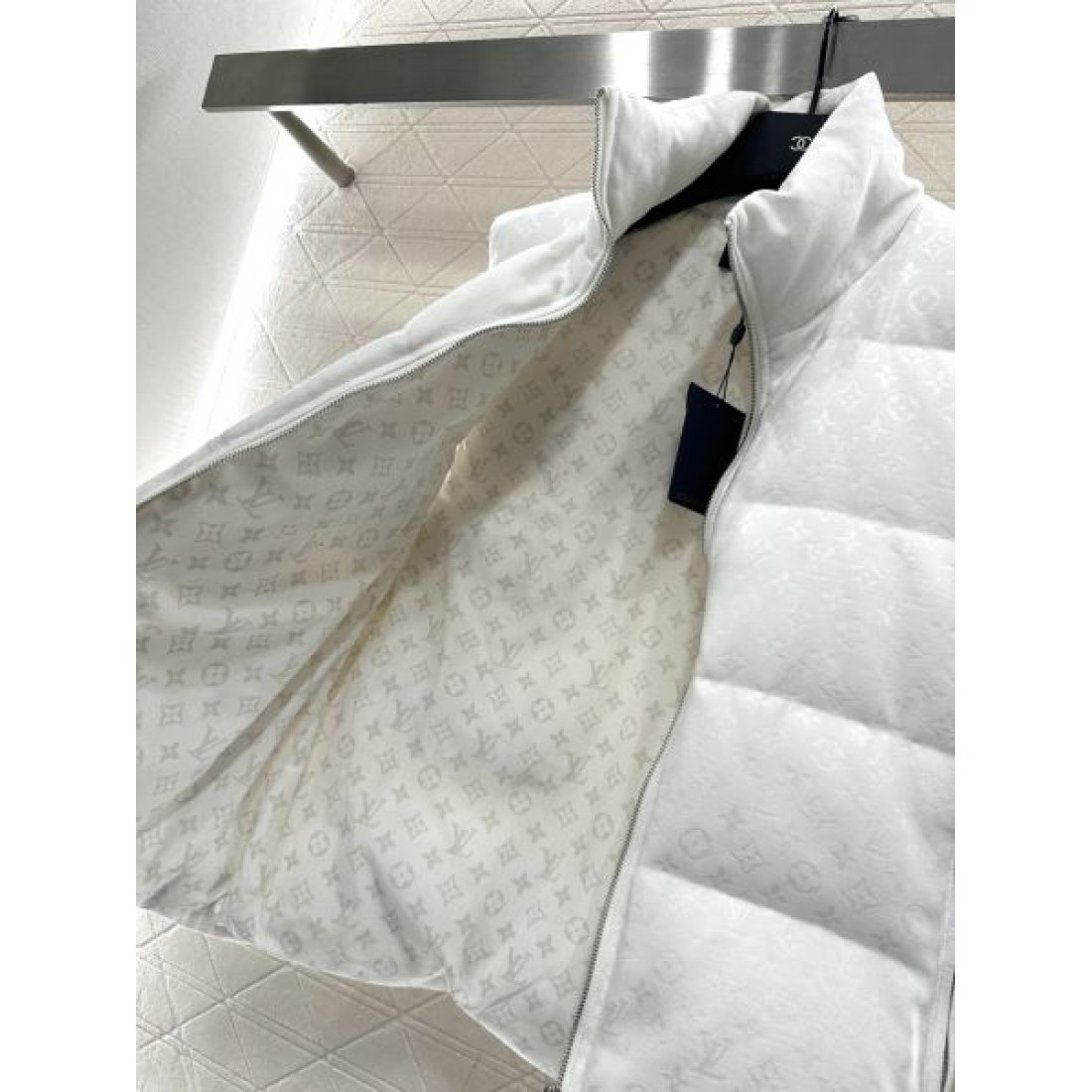 魅力的 プレミアム ルイヴィトン LOUIS VUITTON コピー ダウンジャケット 上品 エレガント