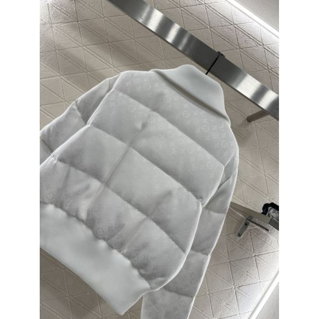 上質 洗練 ルイヴィトン LOUIS VUITTON コピー ダウンジャケット モダン クラシック