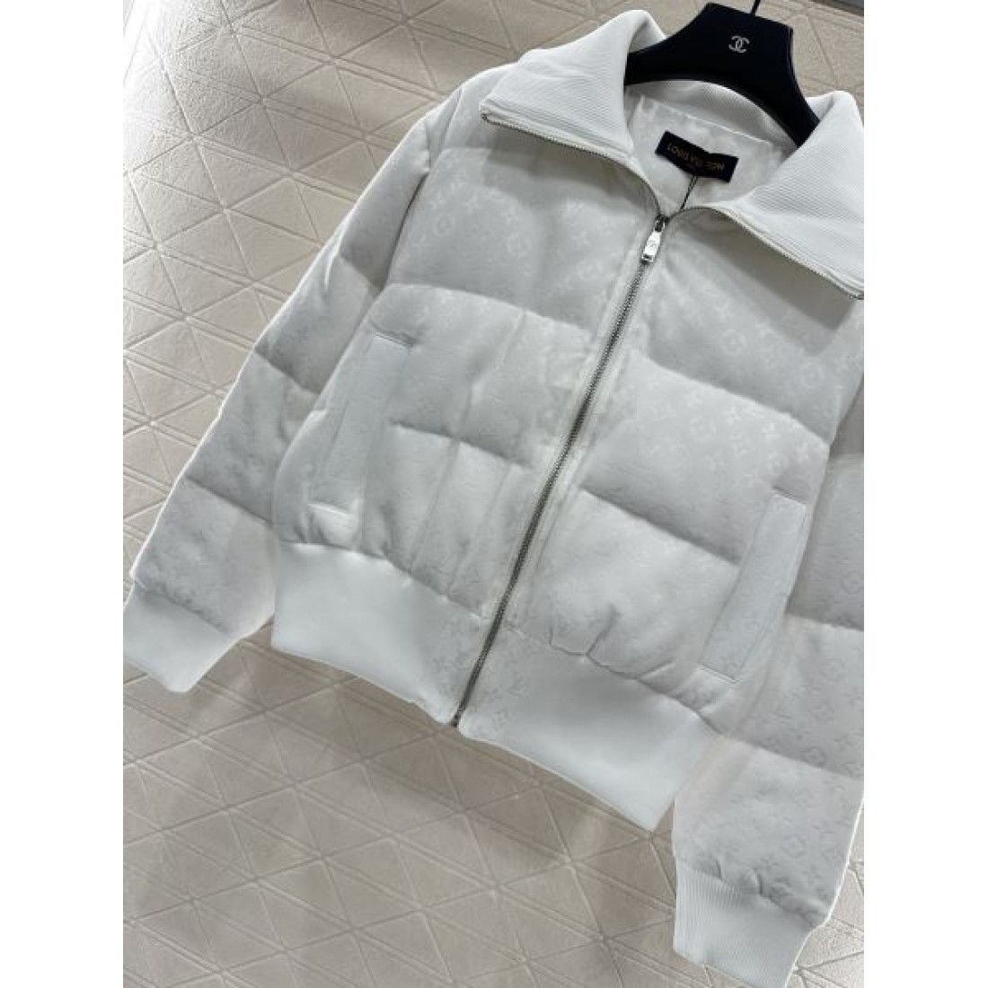 上質 洗練 ルイヴィトン LOUIS VUITTON コピー ダウンジャケット モダン クラシック