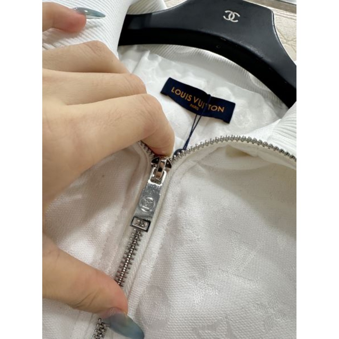 上質 洗練 ルイヴィトン LOUIS VUITTON コピー ダウンジャケット モダン クラシック