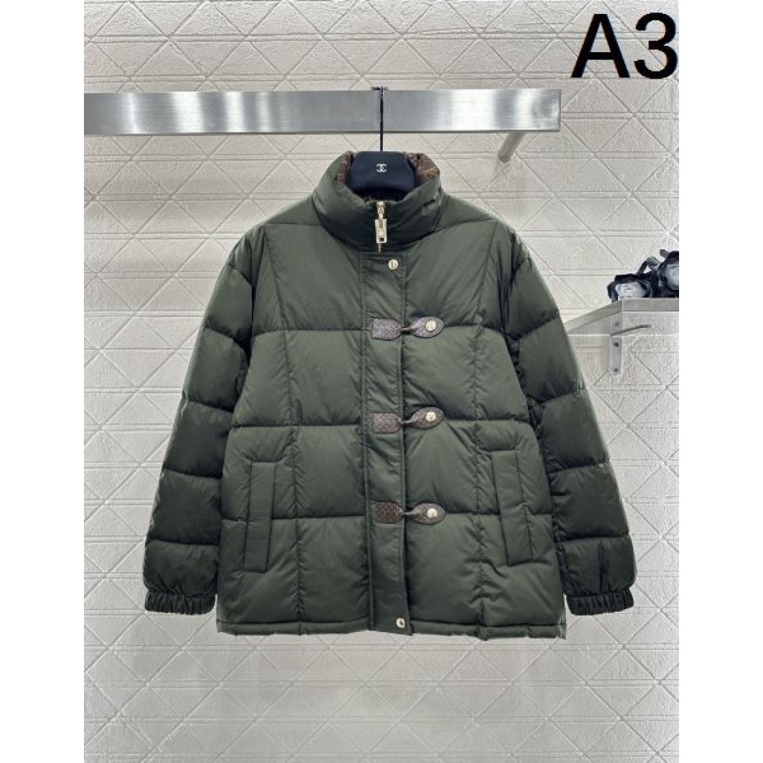 スタイリッシュ 高級感 ルイヴィトン LOUIS VUITTON コピー ダウンジャケット 洗練 逸品