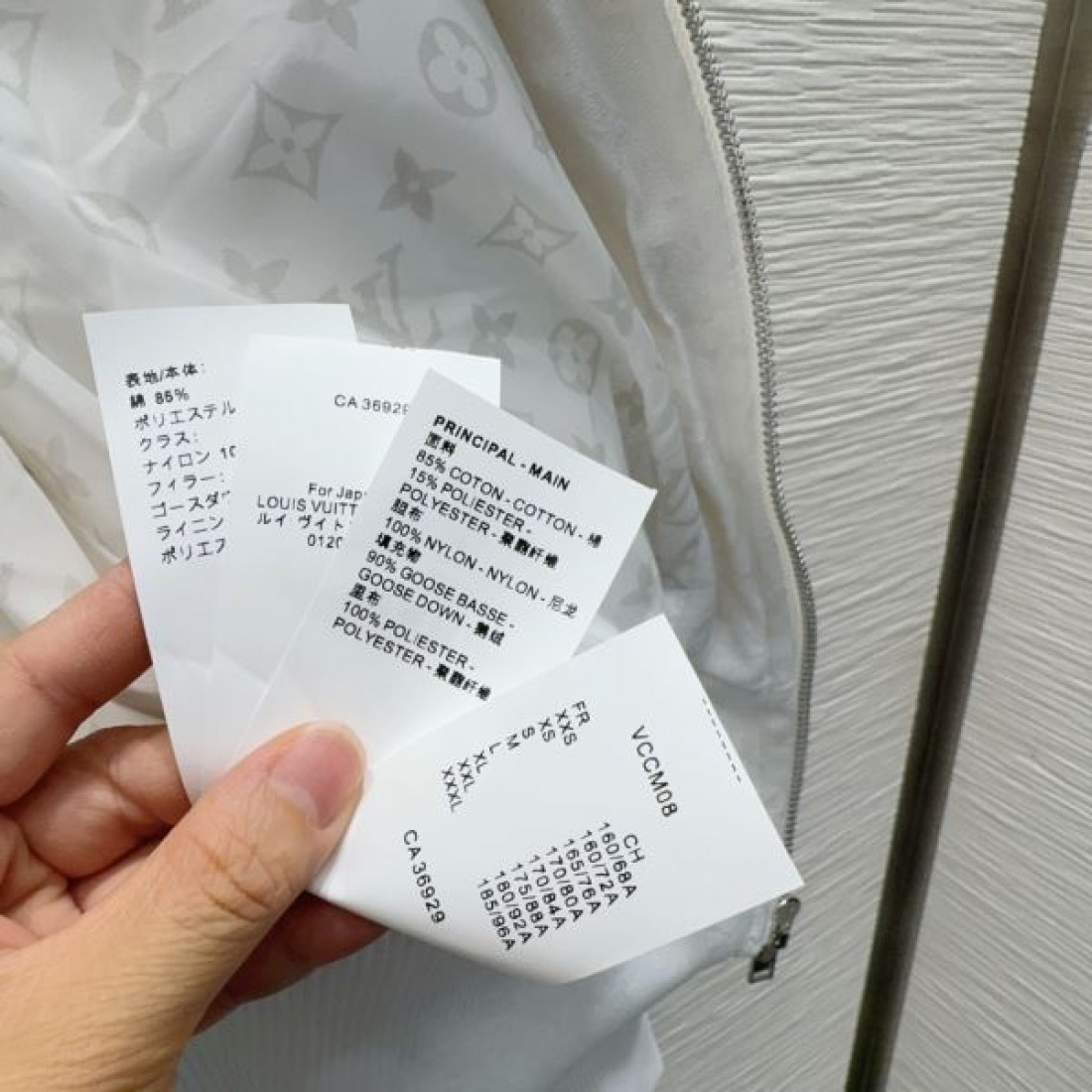 ラグジュアリー エレガント ルイヴィトン LOUIS VUITTON コピー ダウンジャケット 高級 感性