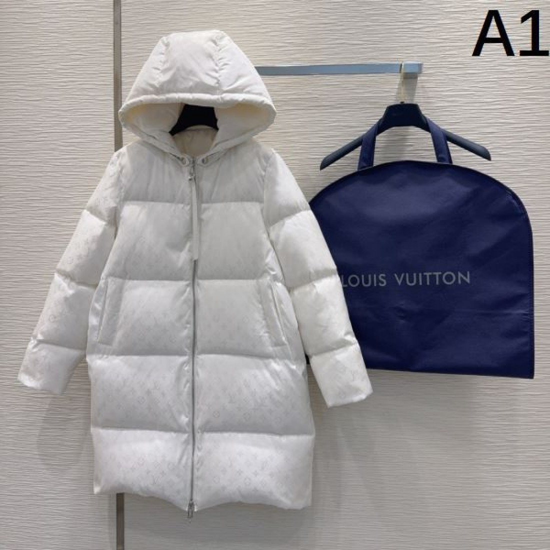 高機能 大人向け 高耐久 ルイヴィトン LOUIS VUITTON コピー ダウンジャケット 限定デザイン