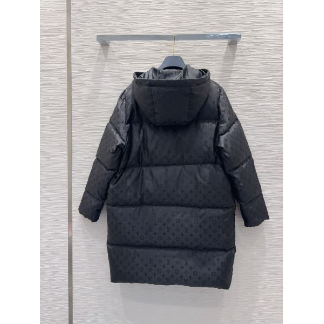 高機能 大人向け 高耐久 ルイヴィトン LOUIS VUITTON コピー ダウンジャケット 限定デザイン