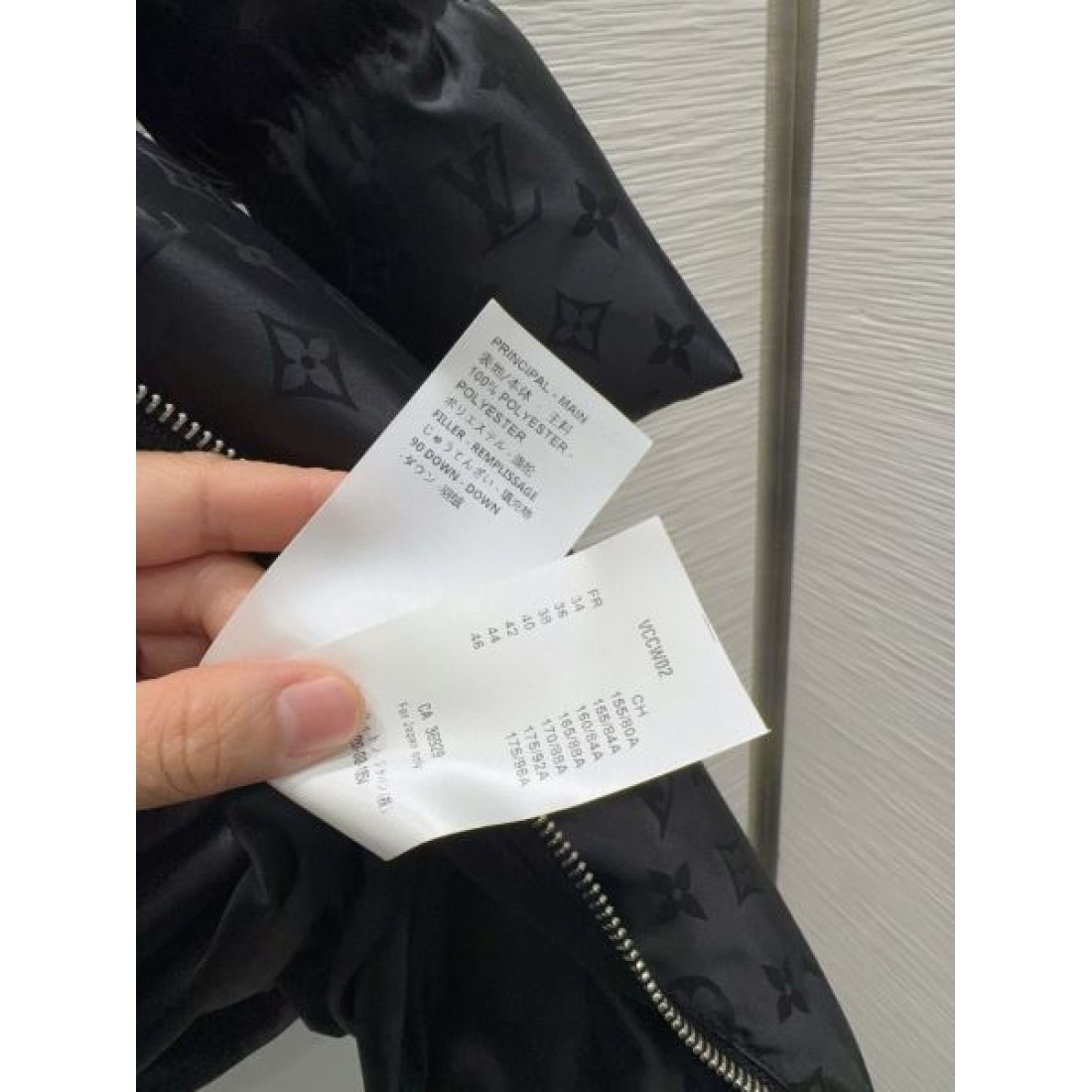 高機能 大人向け 高耐久 ルイヴィトン LOUIS VUITTON コピー ダウンジャケット 限定デザイン