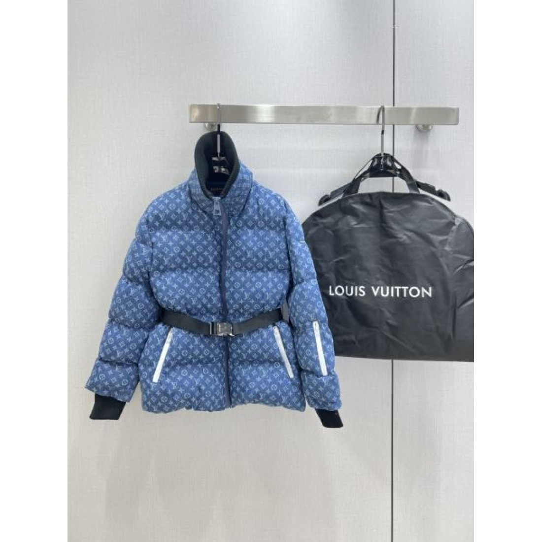 ラグジュアリー 高級感 洗練 ルイヴィトン LOUIS VUITTON コピー ダウンジャケット 最新作