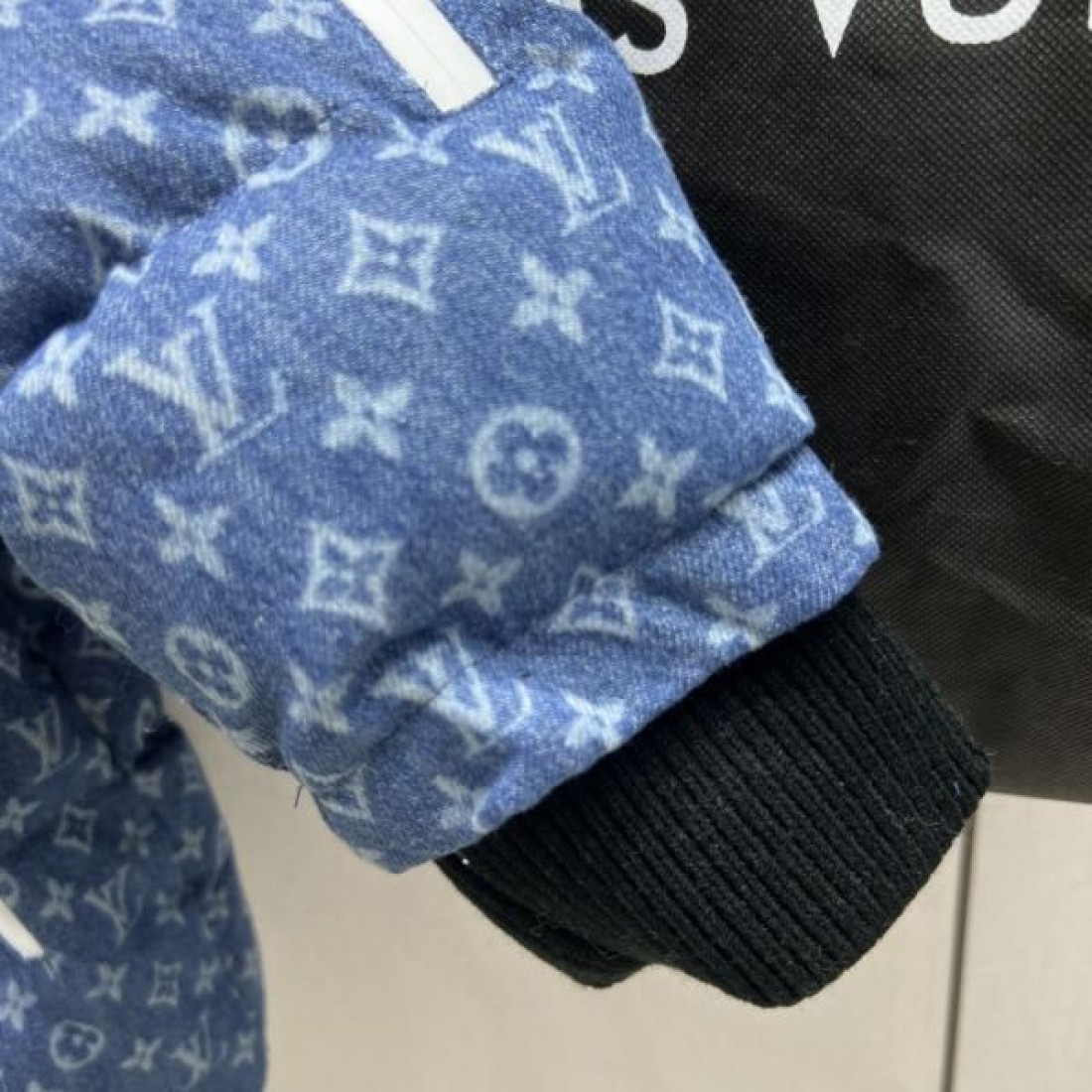 ラグジュアリー 高級感 洗練 ルイヴィトン LOUIS VUITTON コピー ダウンジャケット 最新作