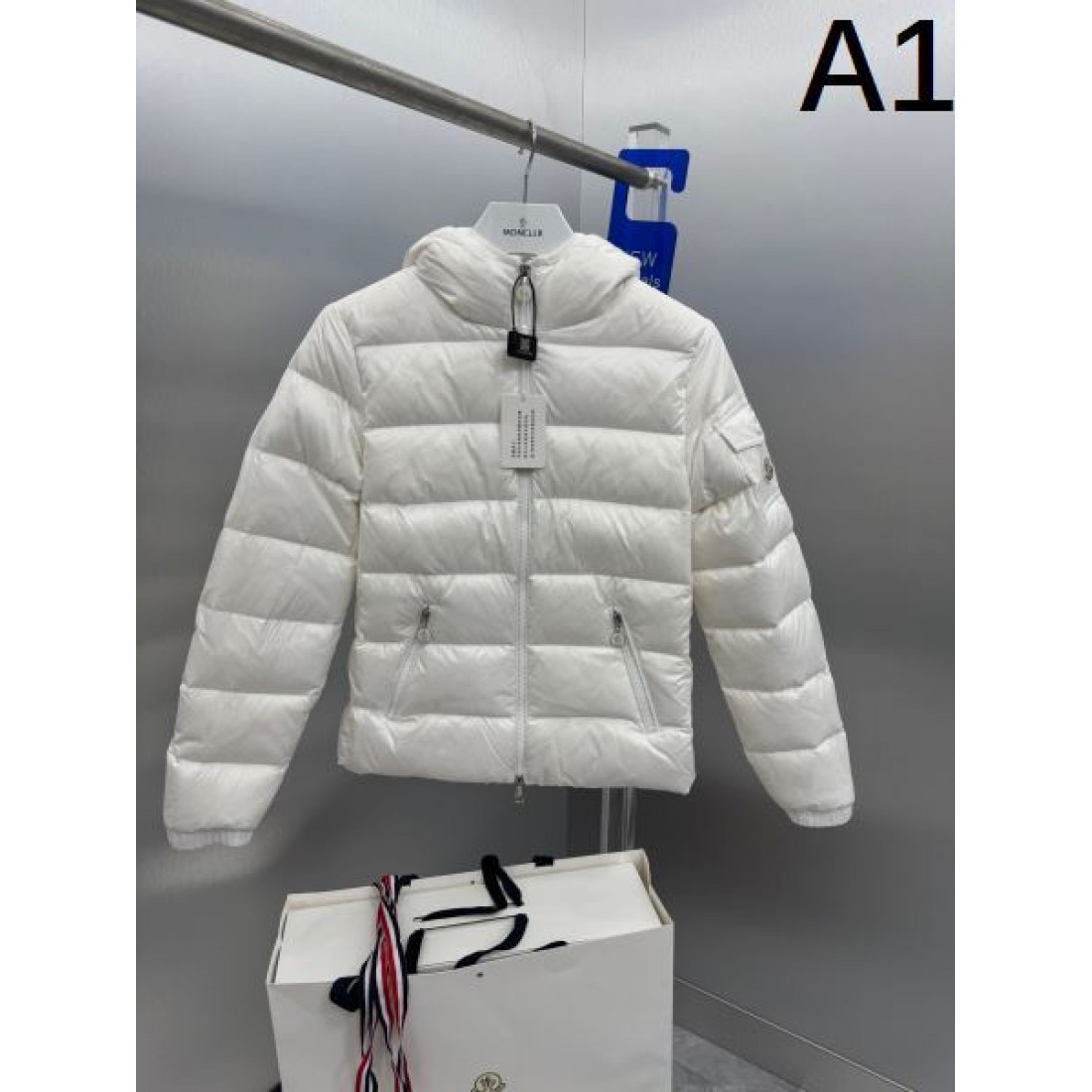 クラシック 大人向け 高機能 モンクレール MONCLER コピー ダウンジャケット 人気モデル