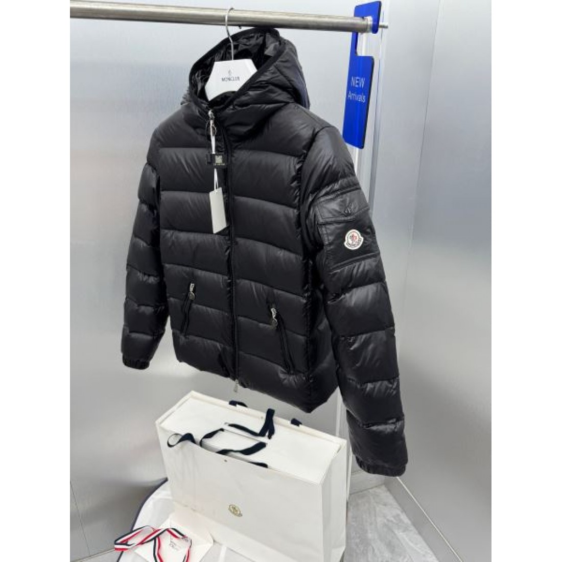 クラシック 大人向け 高機能 モンクレール MONCLER コピー ダウンジャケット 人気モデル