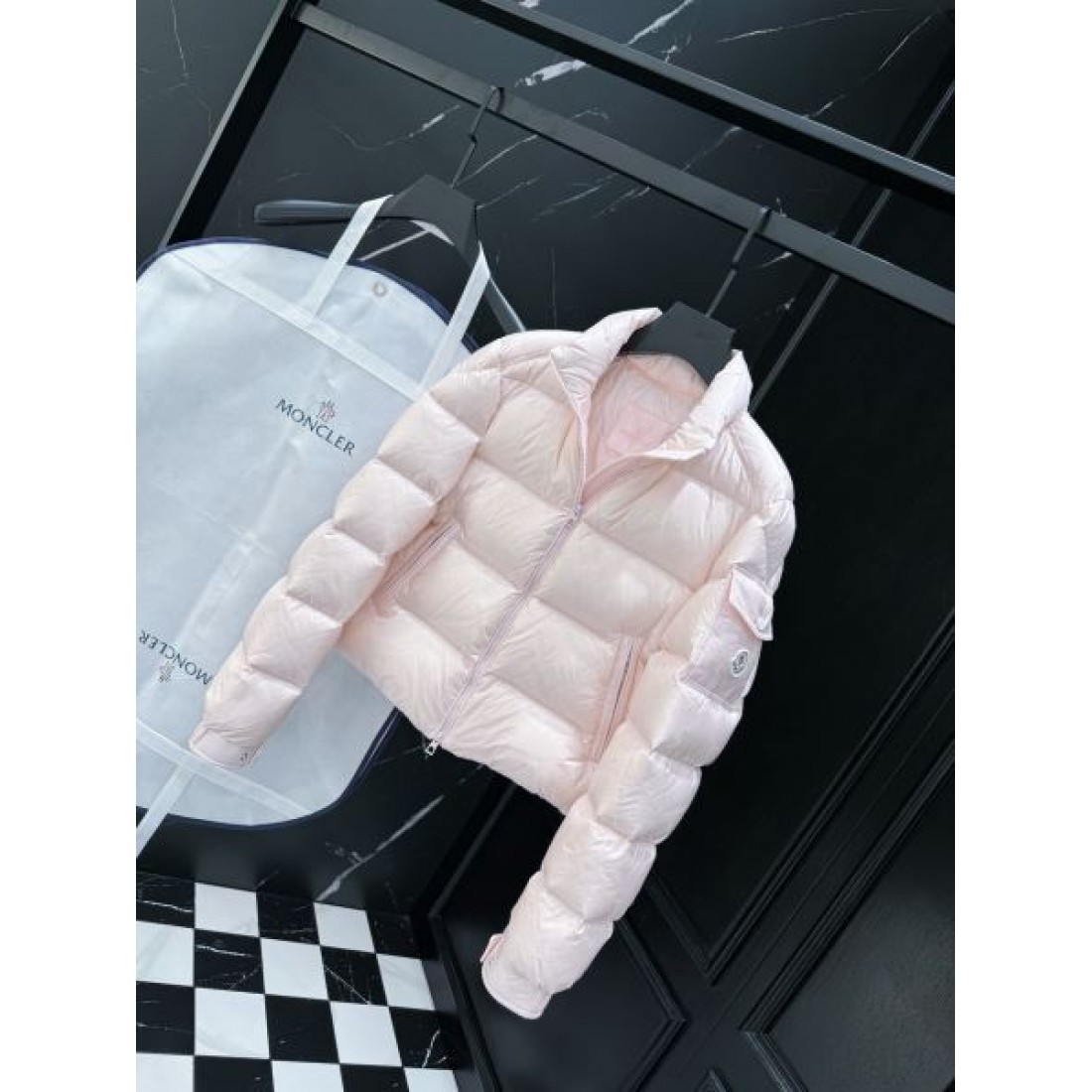 上質 軽量 洗練 モンクレール MONCLER コピー ダウンジャケット 新作