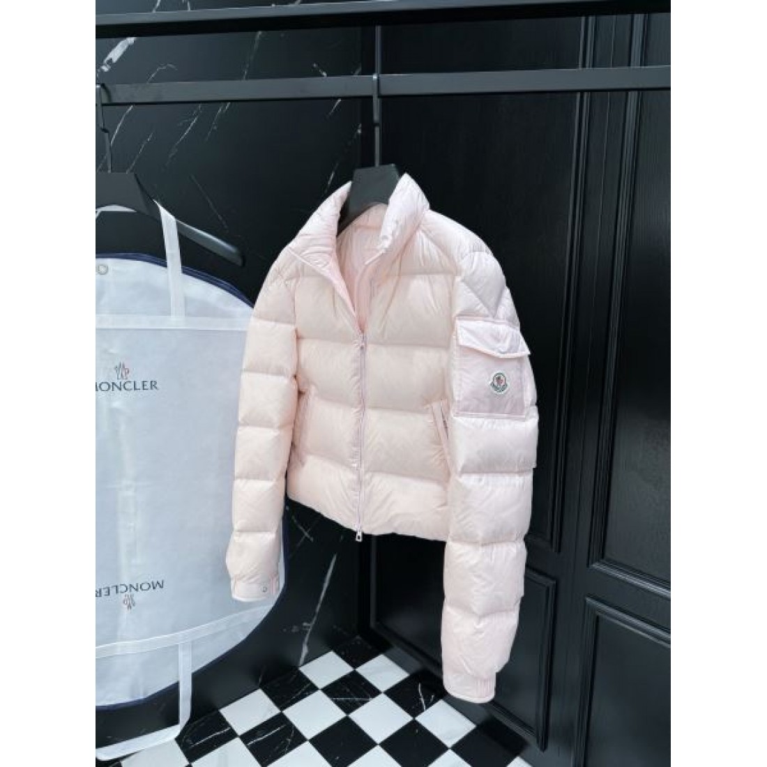 上質 軽量 洗練 モンクレール MONCLER コピー ダウンジャケット 新作