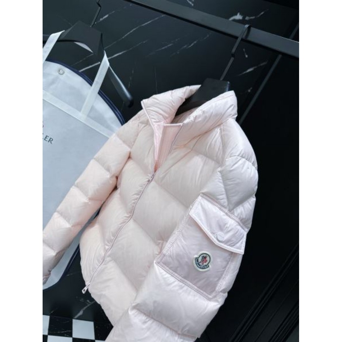 上質 軽量 洗練 モンクレール MONCLER コピー ダウンジャケット 新作