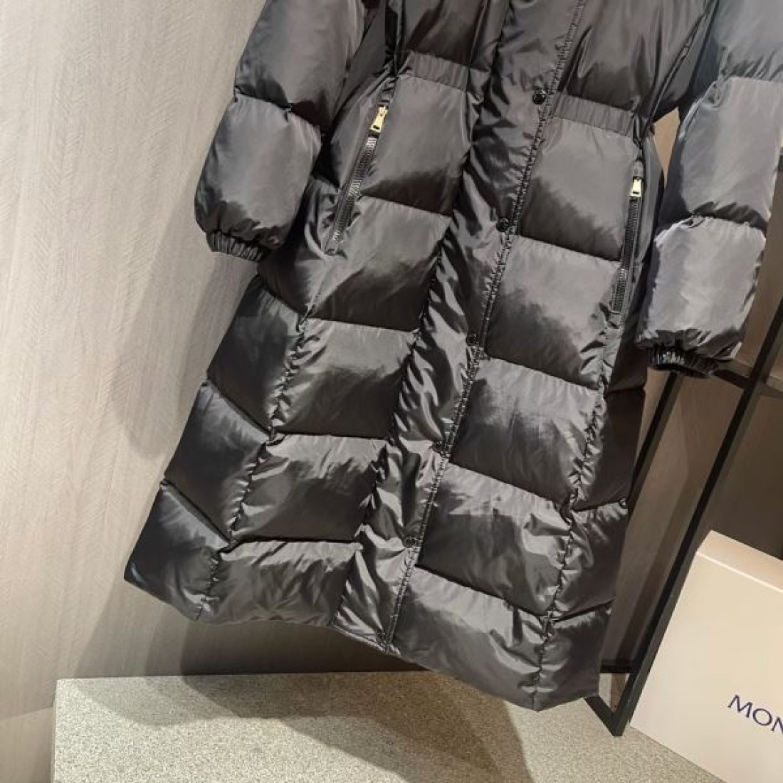 高級感 保温性抜群 エレガント モンクレール MONCLER コピー ダウンジャケット 最新モデル