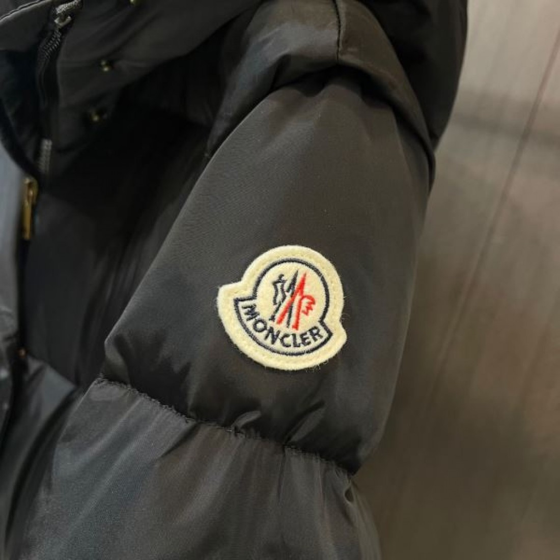 高級感 保温性抜群 エレガント モンクレール MONCLER コピー ダウンジャケット 最新モデル