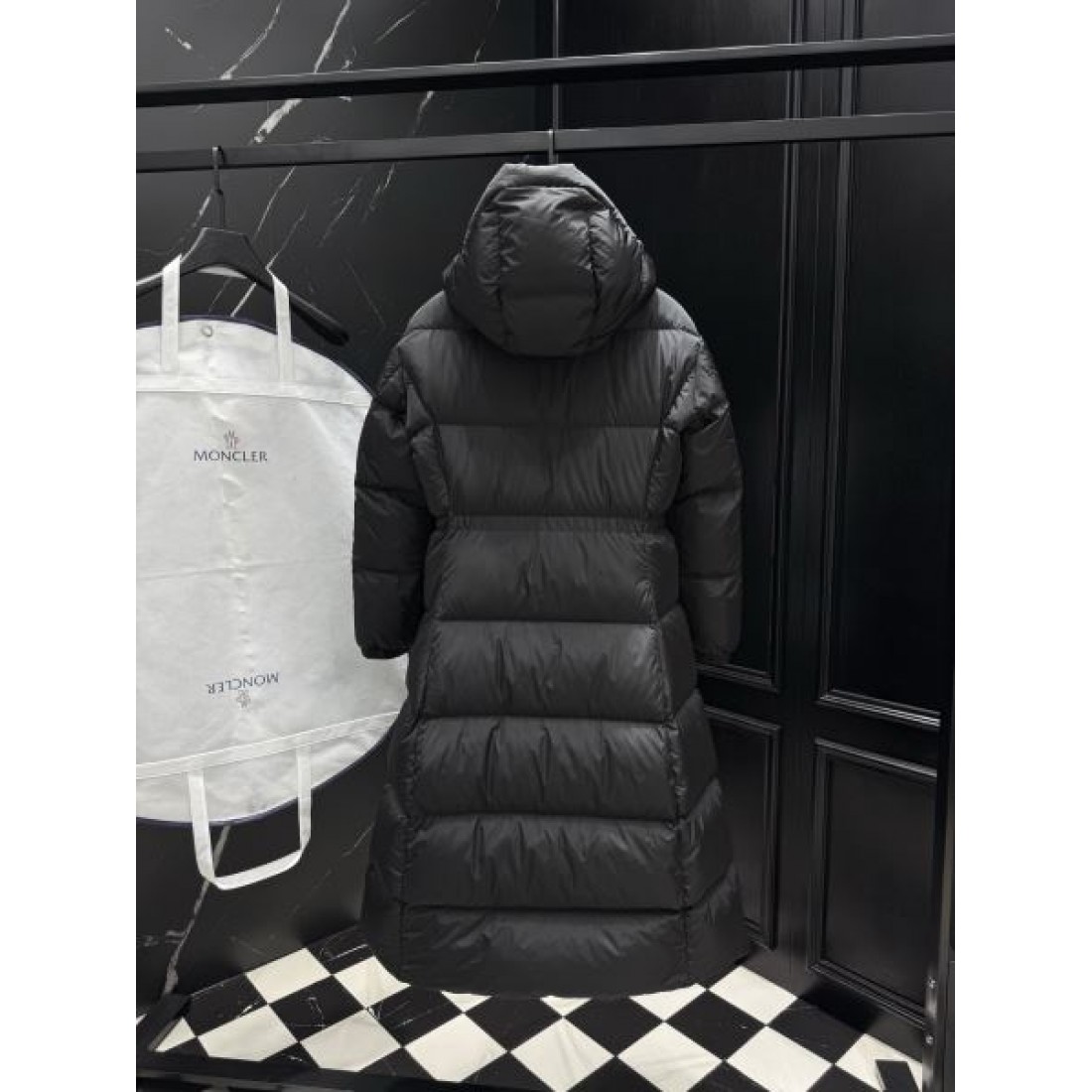 光沢感 高耐久 エレガント モンクレール MONCLER コピー ダウンジャケット 人気モデル