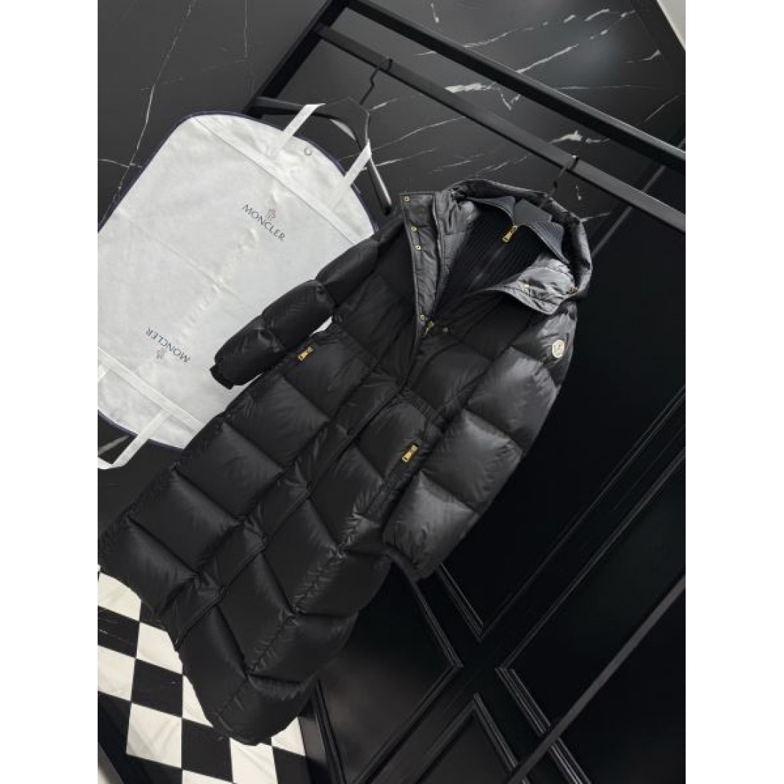 光沢感 高耐久 エレガント モンクレール MONCLER コピー ダウンジャケット 人気モデル